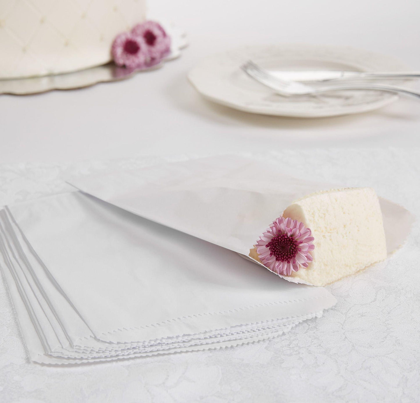 master-White Wedding Cake Treat Bags 24ct-182390
