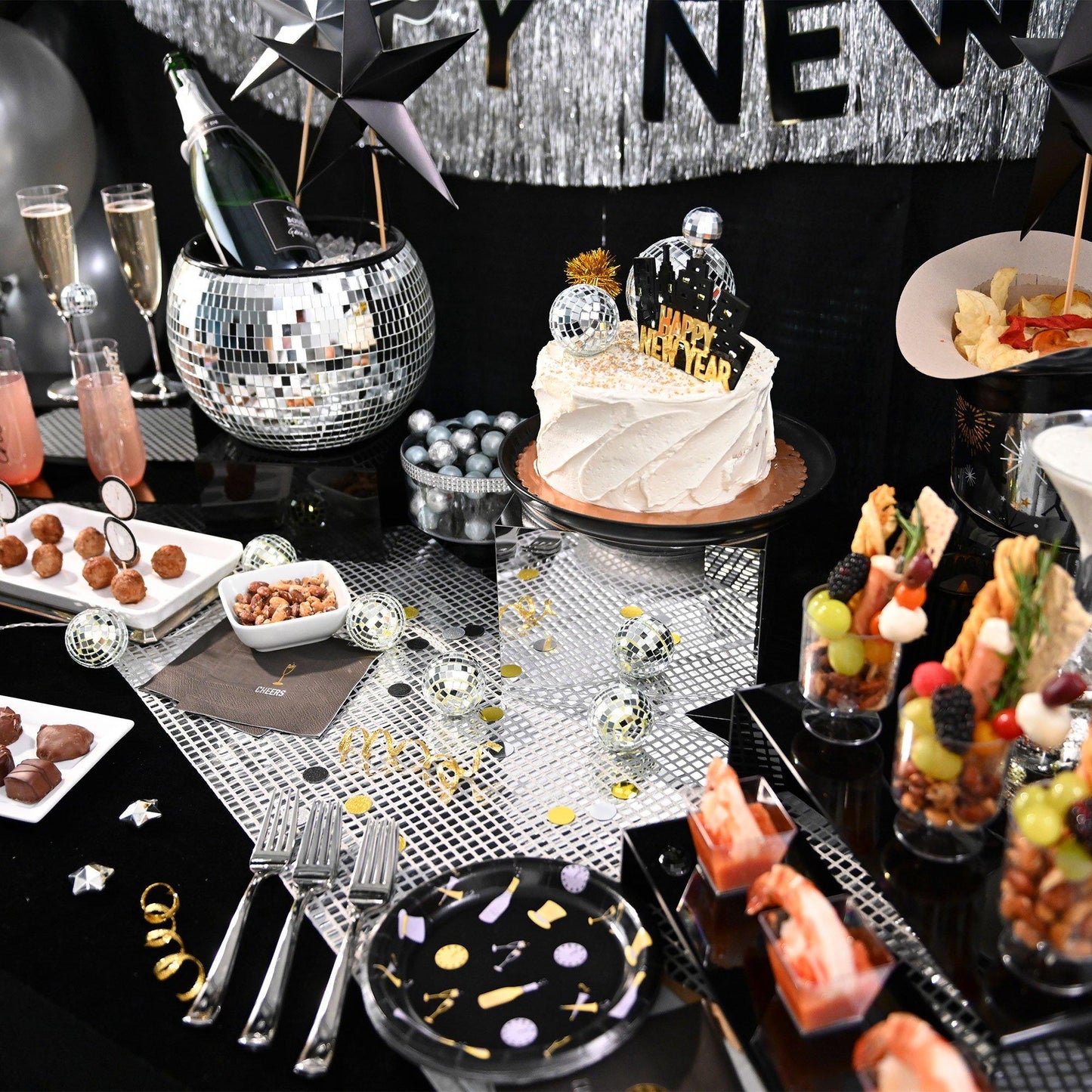 master-Bubbly This Way New Year's Eve Paper Dessert Plates, 6.5in, 50ct-969440